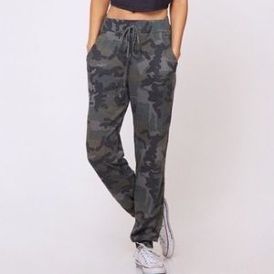 Camouflage jogger waffle pants in Green